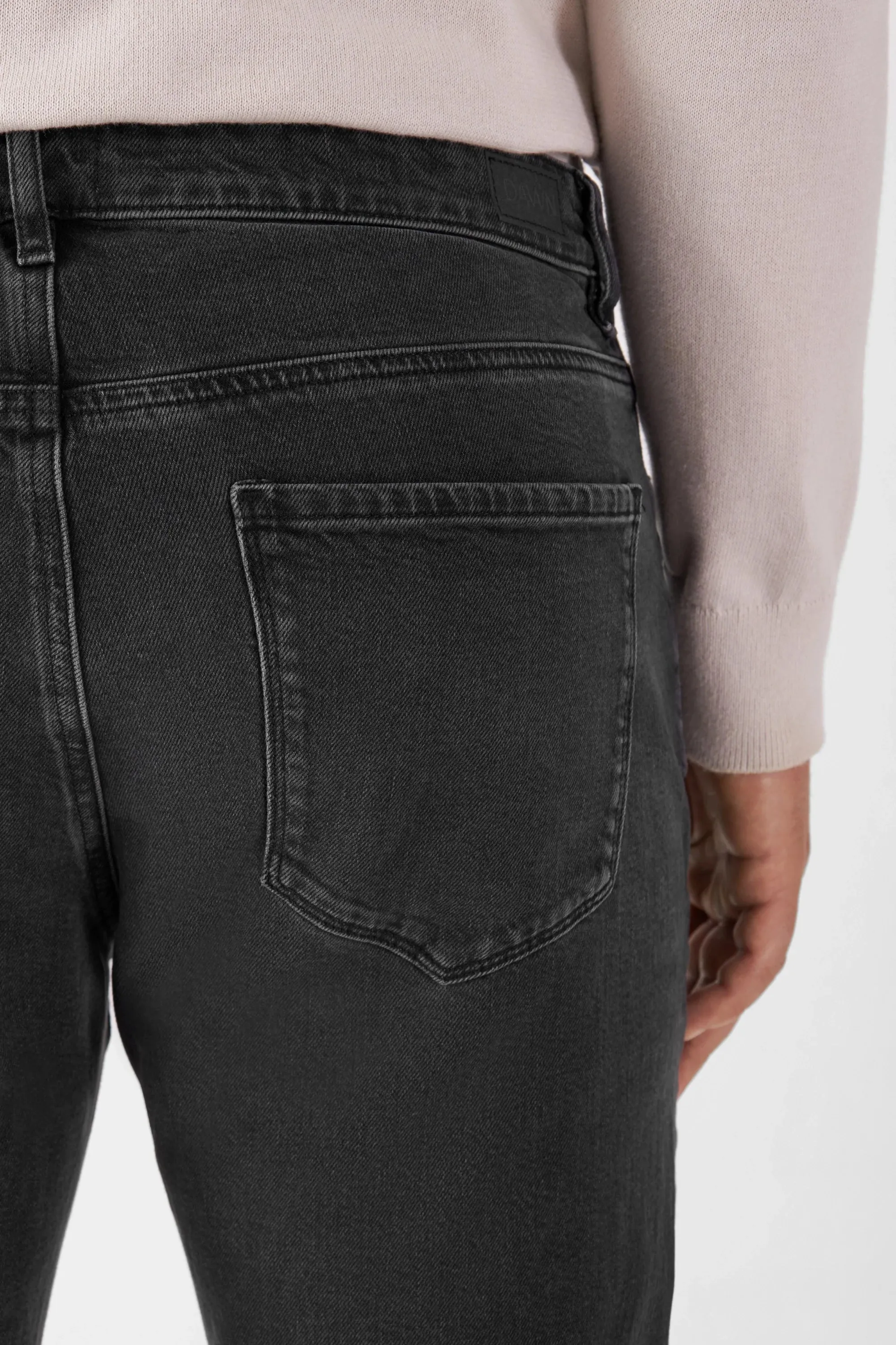 Rise Relaxed Tapered Basic Jeans Black